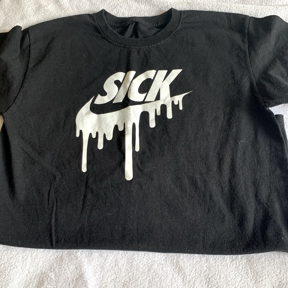 NIKE ~ Graphic T